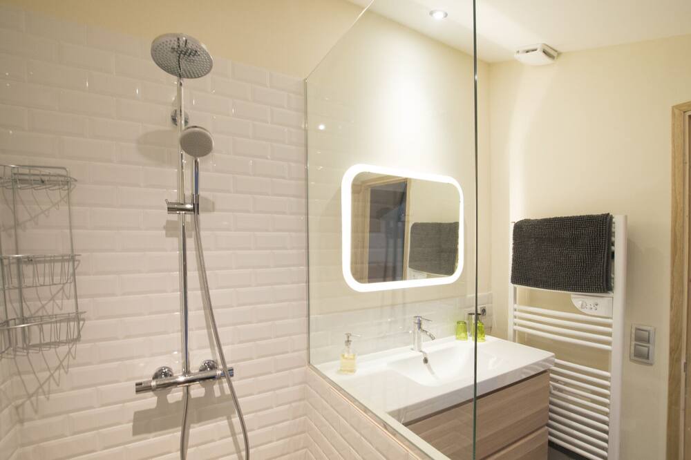 Photo of Bathroom in Crestet