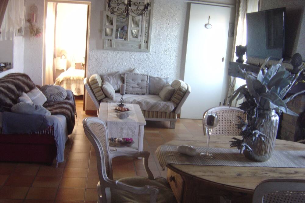 Photo of Livingroom in Saint-Julien