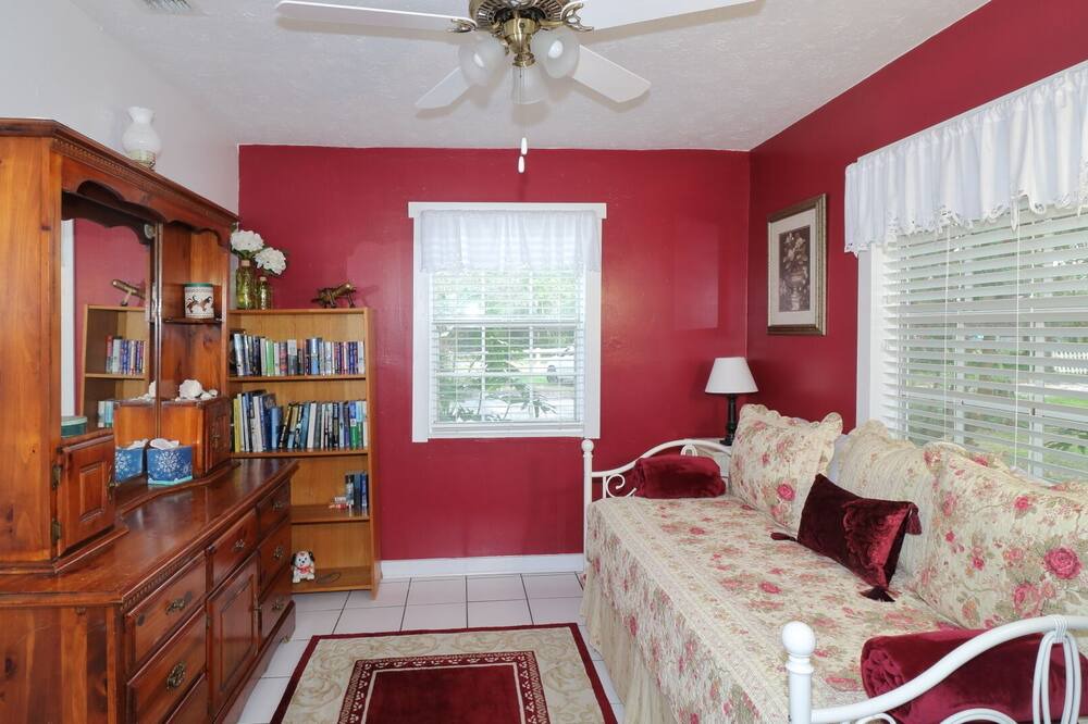 Photo of Bedroom in Valrico