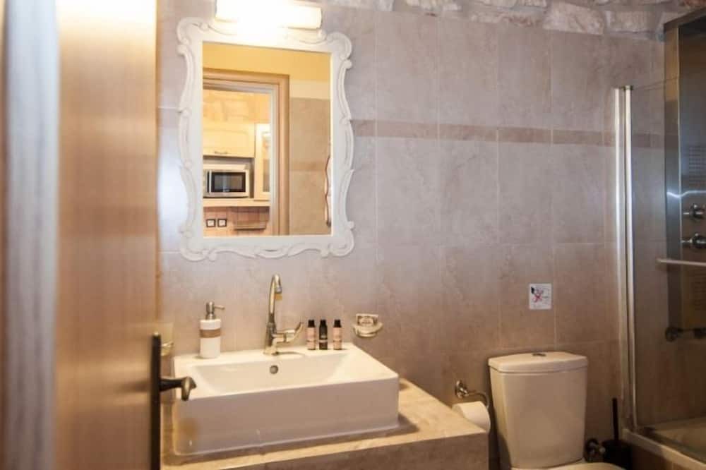 Photo of Bathroom in Psarou