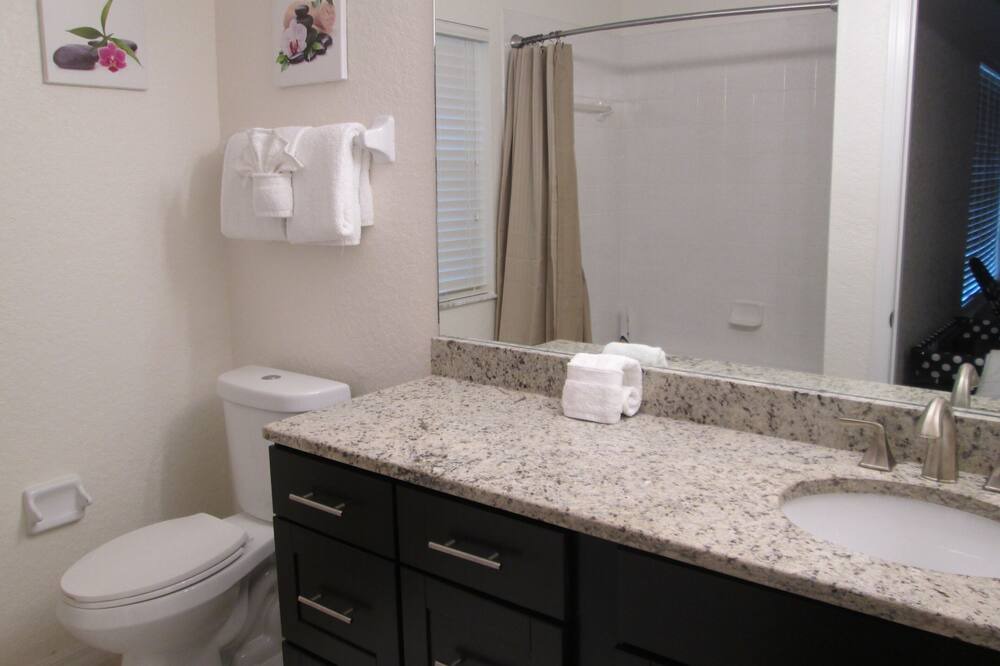 Photo of Bathroom in Regal Palms