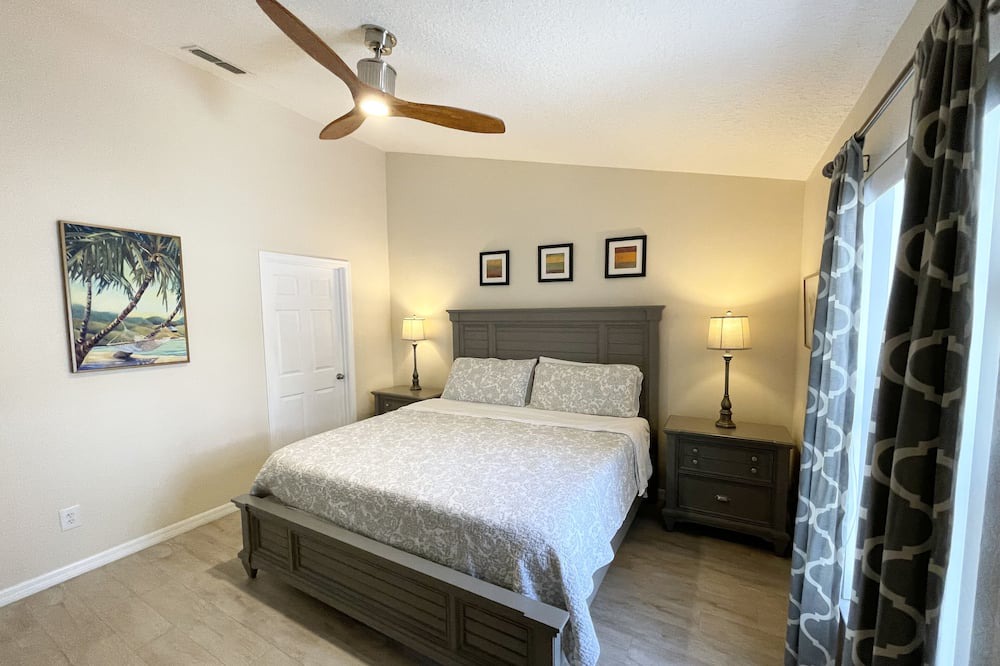 Photo of Bedroom in Woodridge