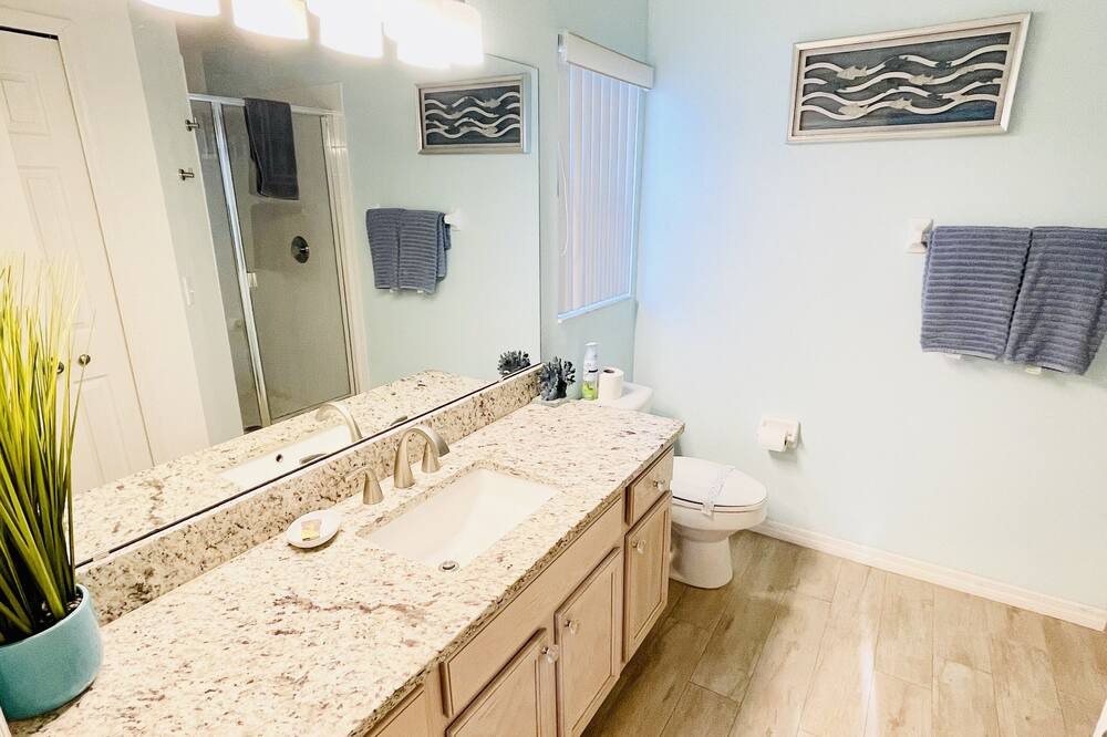 Photo of Bathroom in Woodridge
