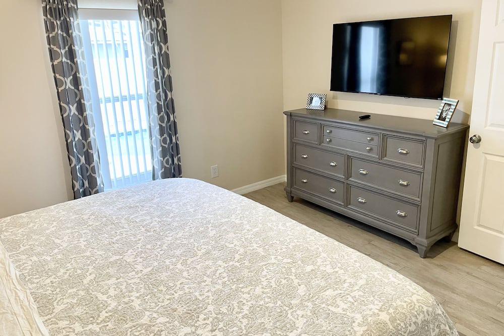 Photo of Bedroom in Woodridge
