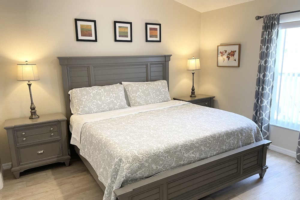 Photo of Bedroom in Woodridge