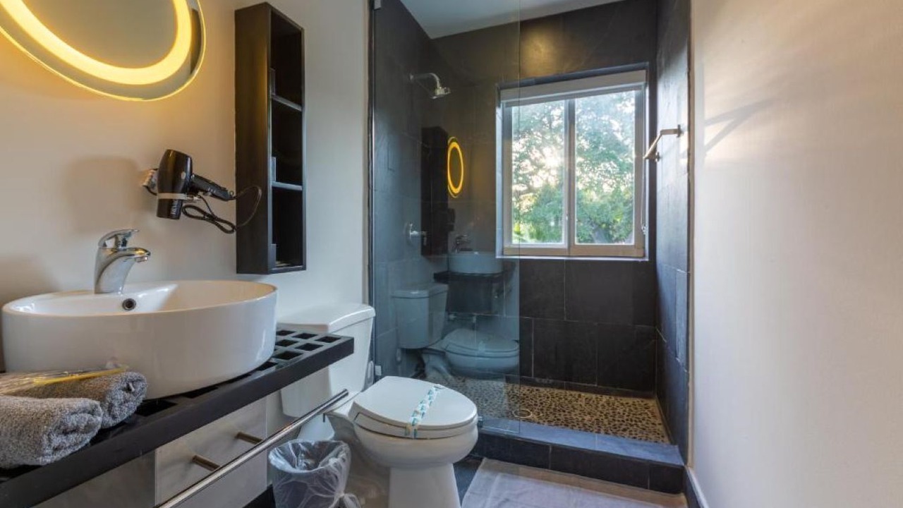 Photo of Bathroom in Biscayne Park