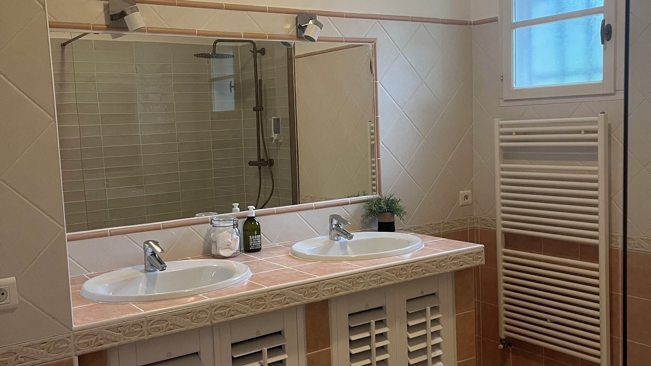 Photo of Bathroom in Figanieres