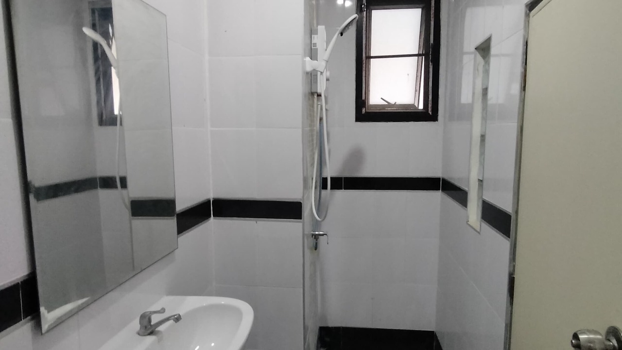 Photo of Bathroom in Pak Nam