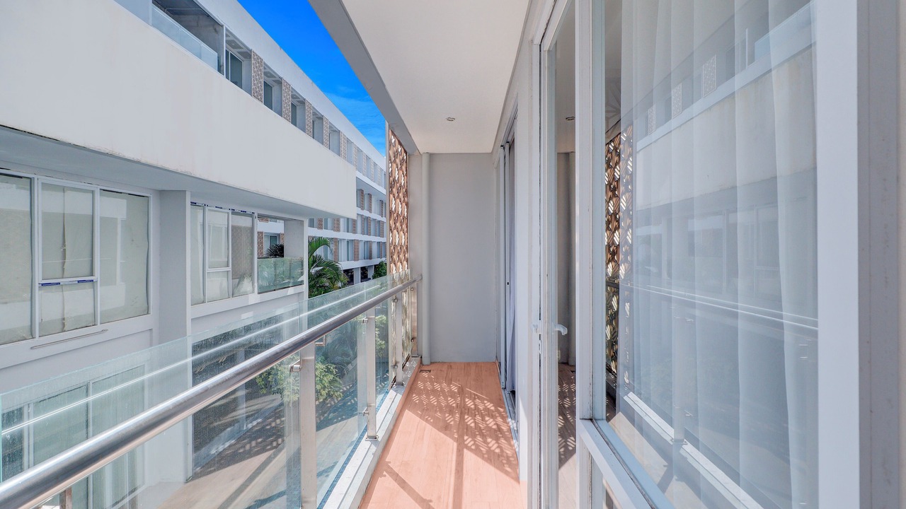 Photo of Patio Balcony in Sunset Road