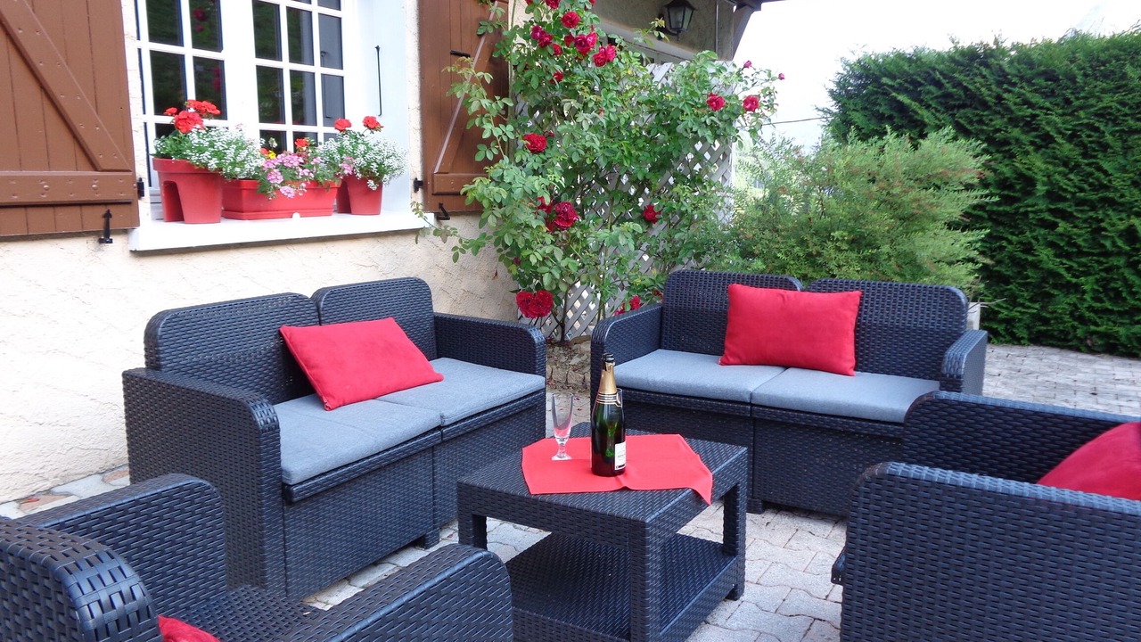 Photo of Patio Balcony in Thones
