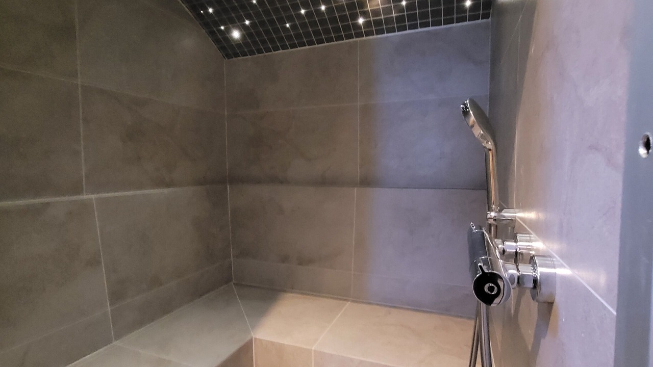 Photo of Bedroom in Thones