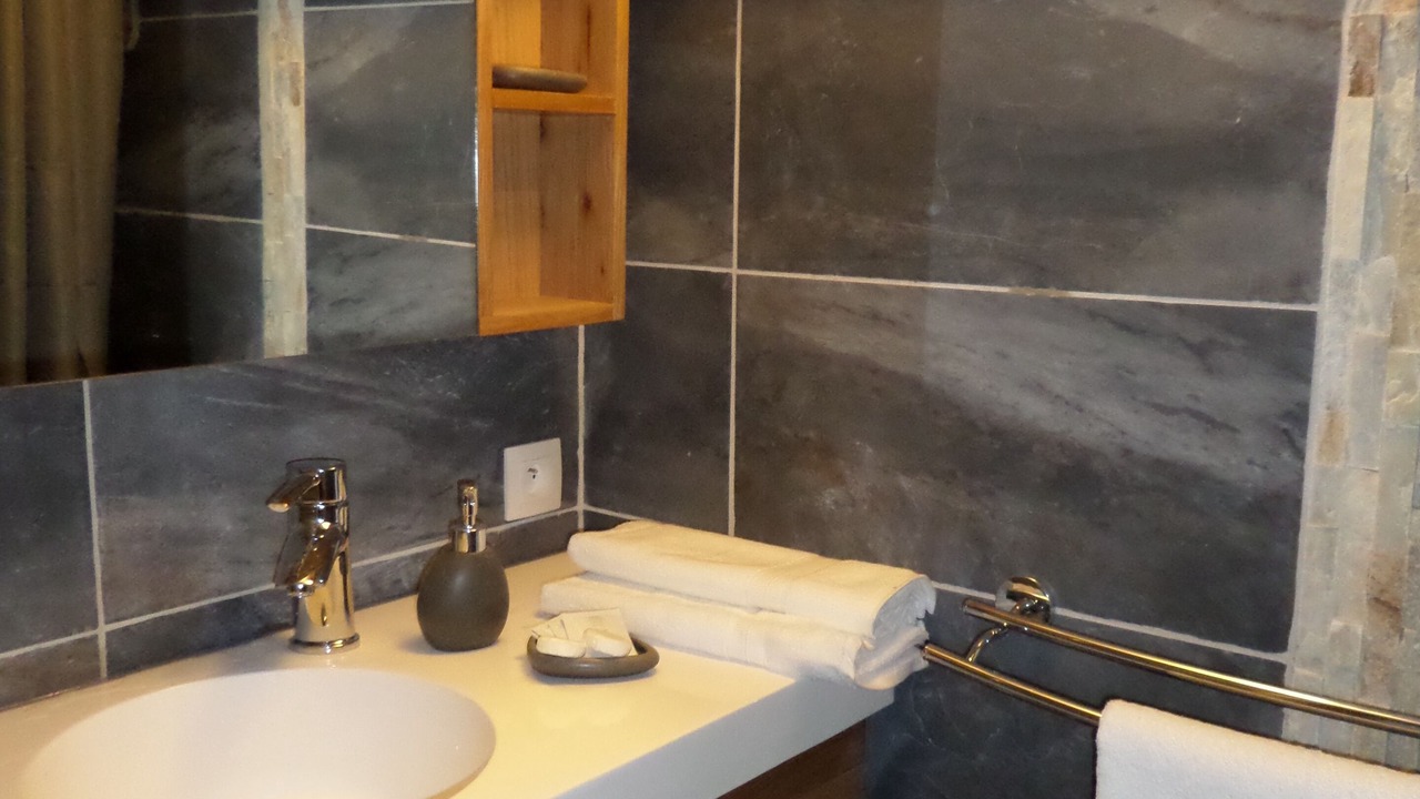 Photo of Bathroom in Thones