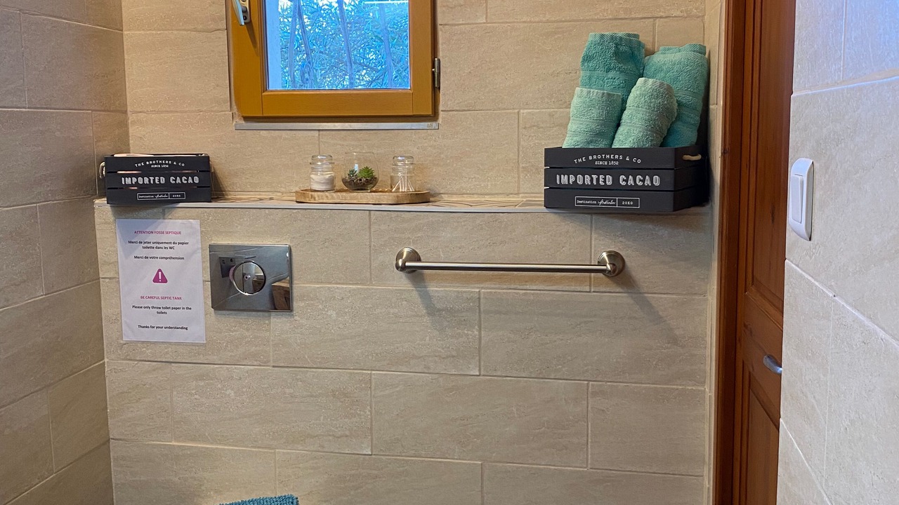 Photo of Bathroom in Flayosc