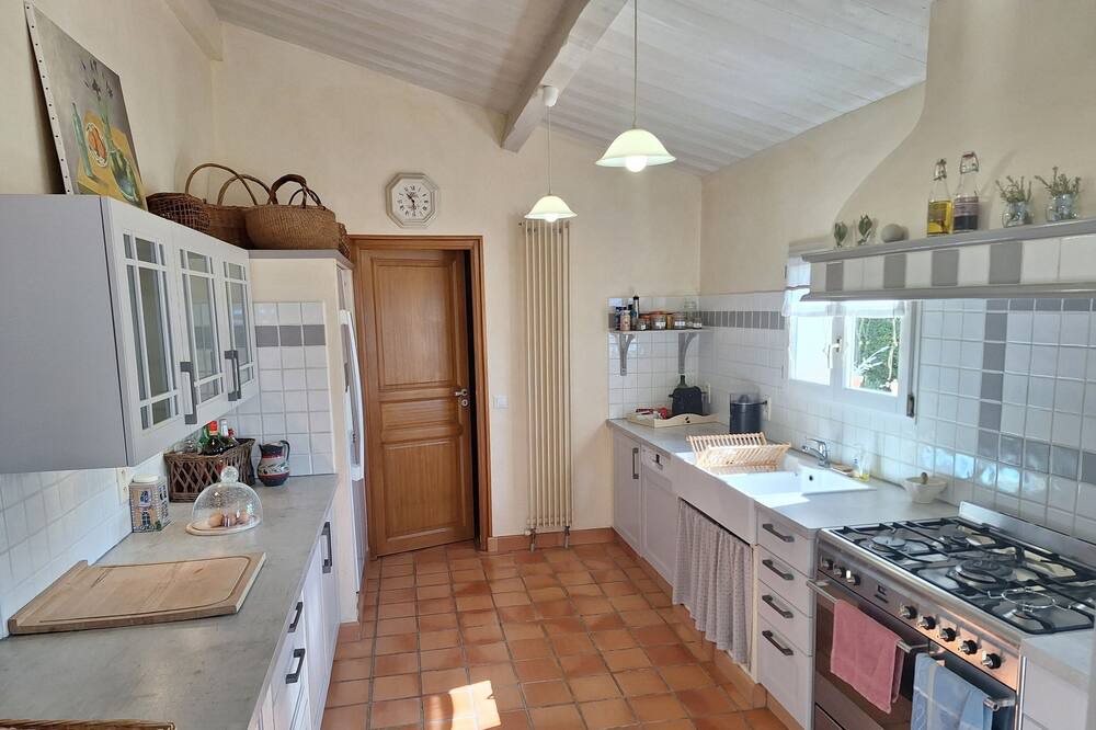 Photo of Kitchen in Taradeau