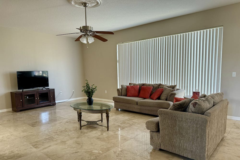 Photo of Livingroom in Riverview