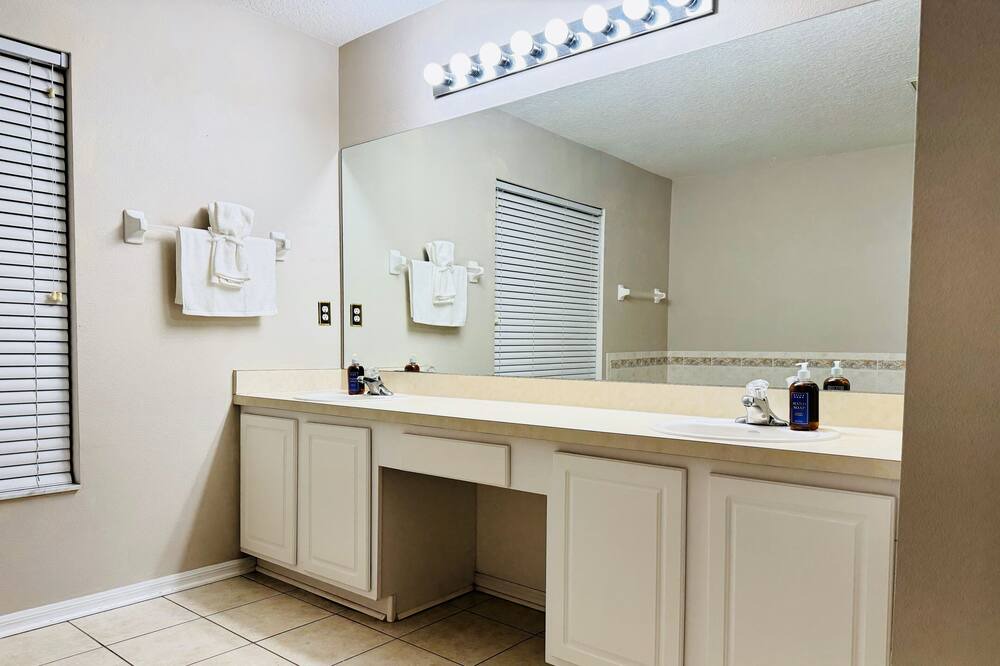 Photo of Bathroom in Riverview