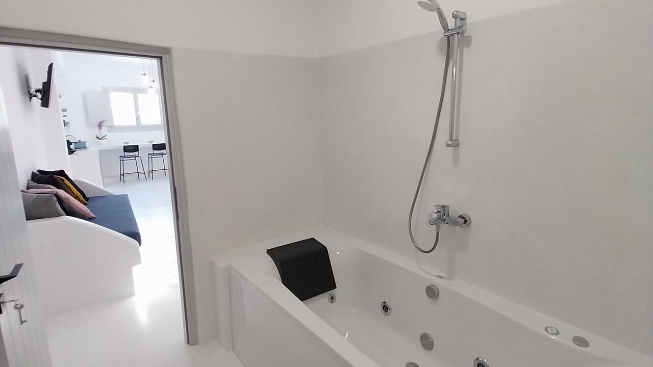 Photo of Bathroom in Perissa