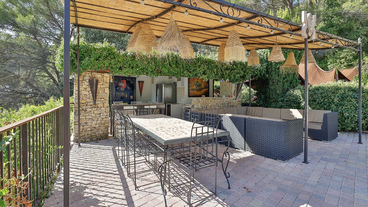 Photo of Patio Balcony in Puget-Ville