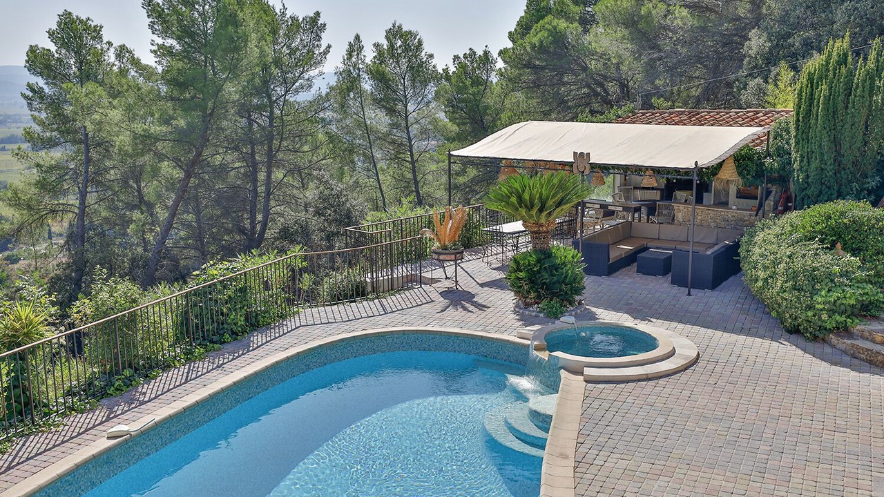 Photo of Outdoor in Puget-Ville