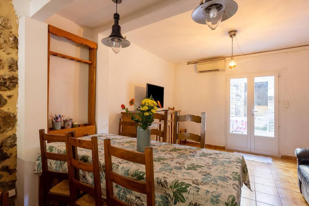 Photo of Livingroom in Montmeyan