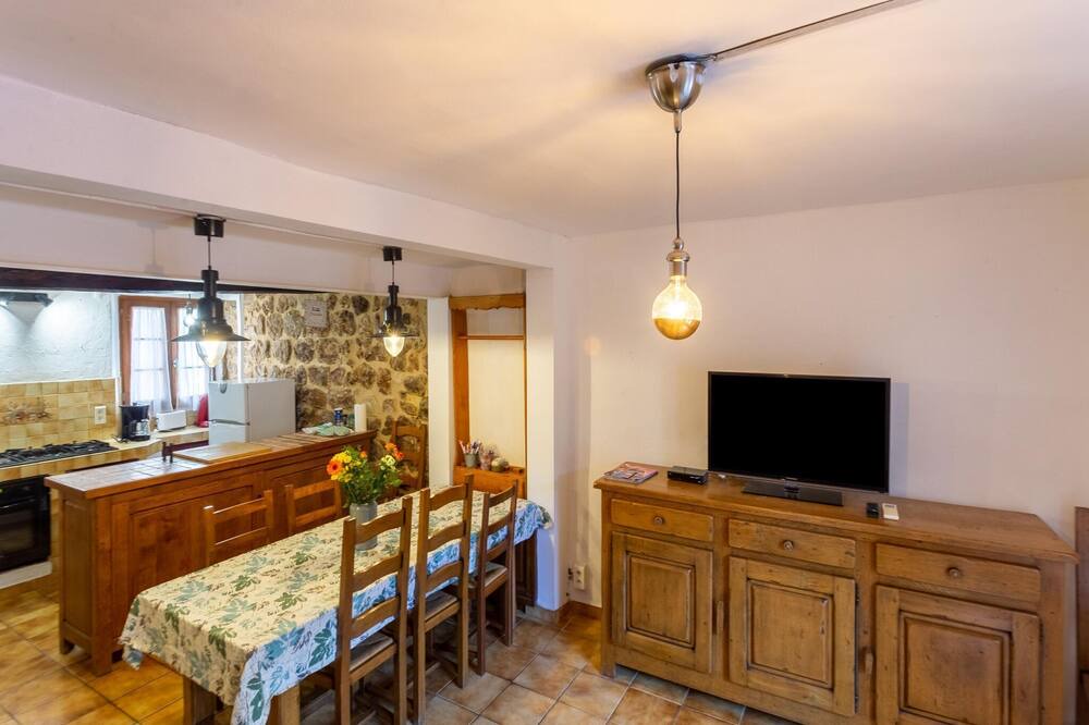 Photo of Livingroom in Montmeyan