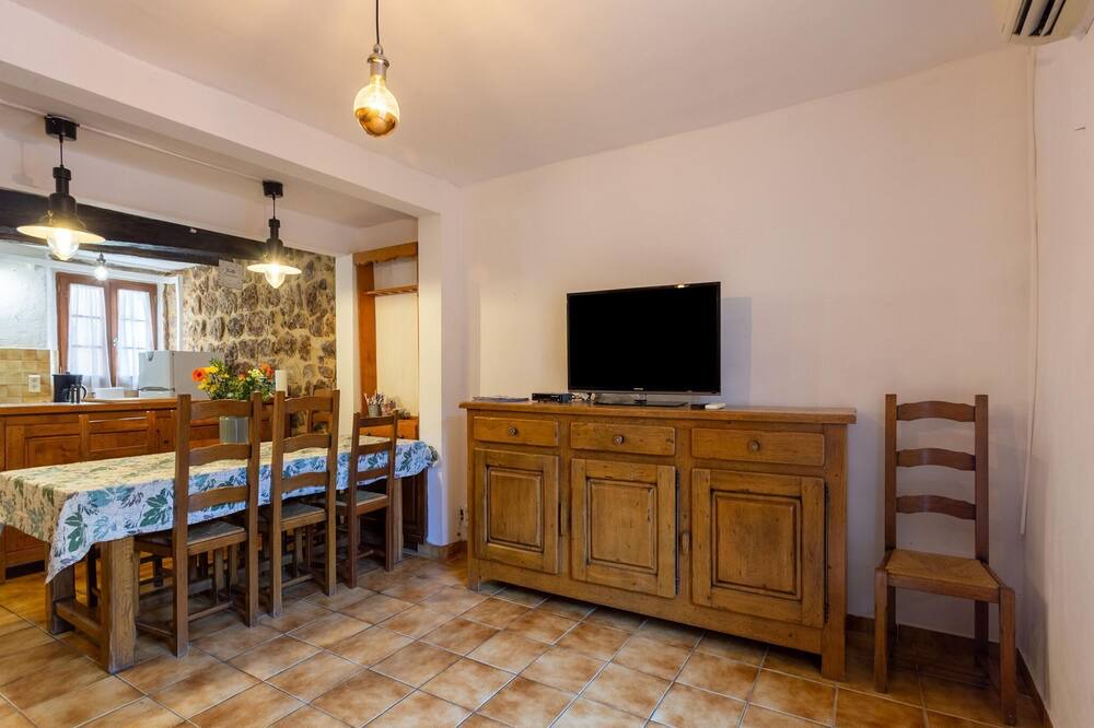 Photo of Livingroom in Montmeyan
