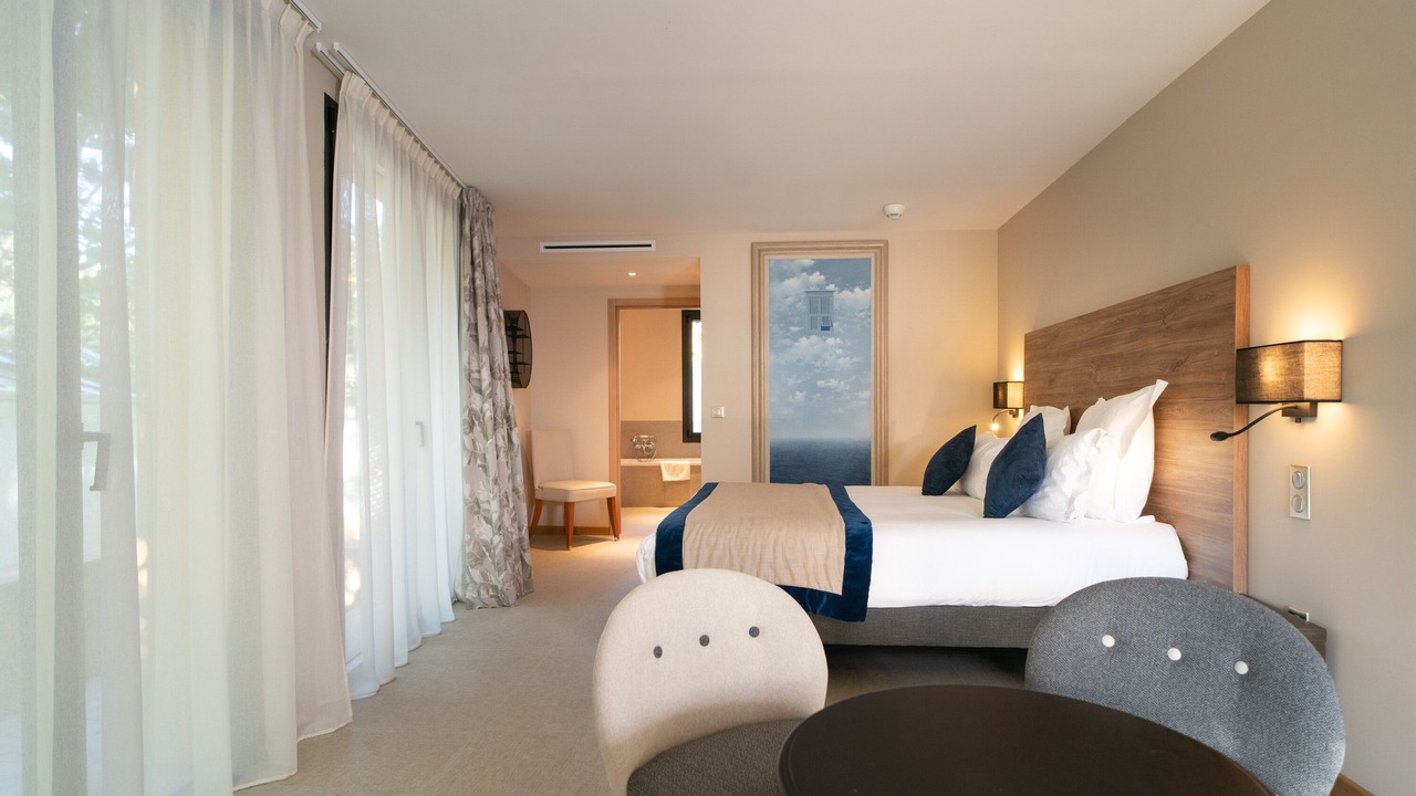 Photo of Bedroom in Mandelieu-la-Napoule Beach