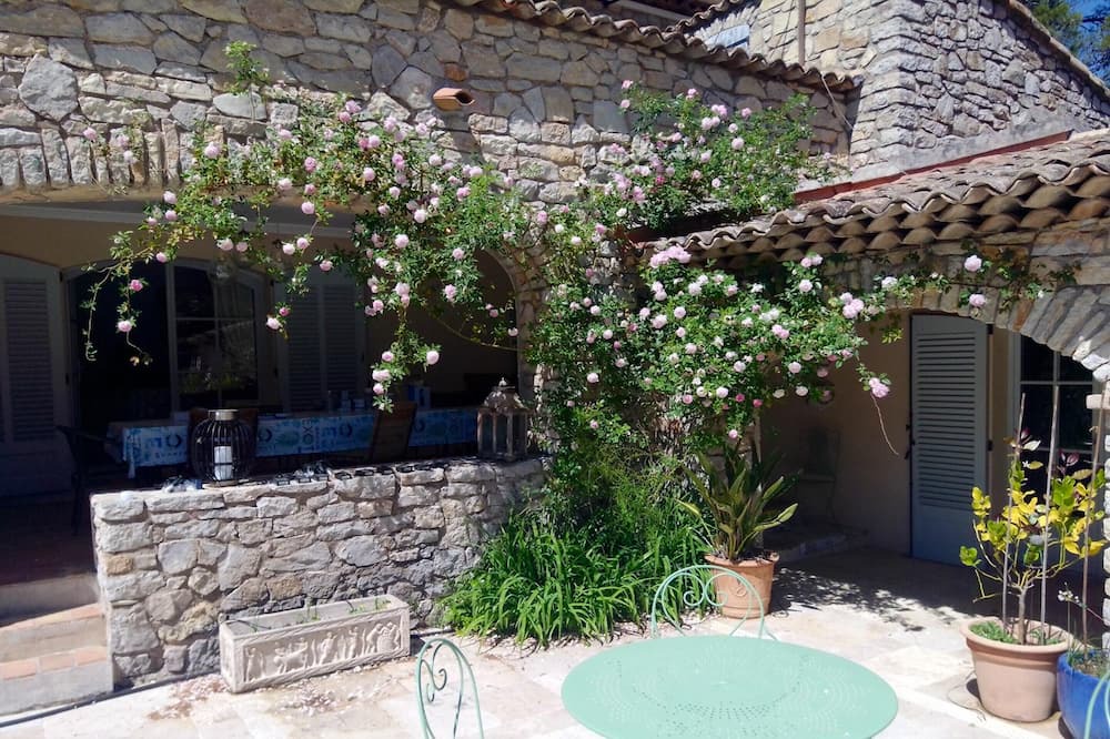 Photo of Outdoor in Taradeau