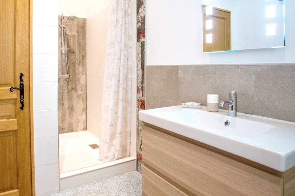 Photo of Bathroom in Taradeau