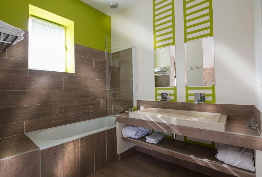 Photo of Bathroom in Collias