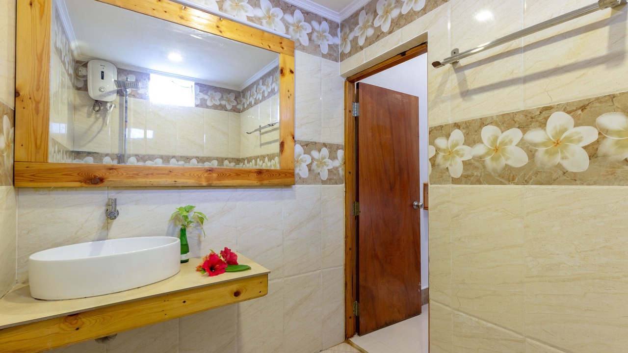 Photo of Bathroom in Thulusdhoo Island