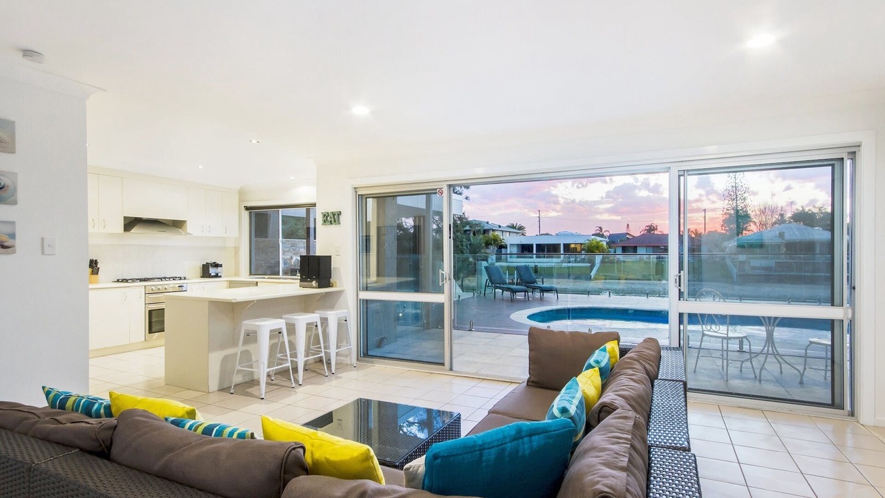 Photo of Livingroom in Mermaid Waters