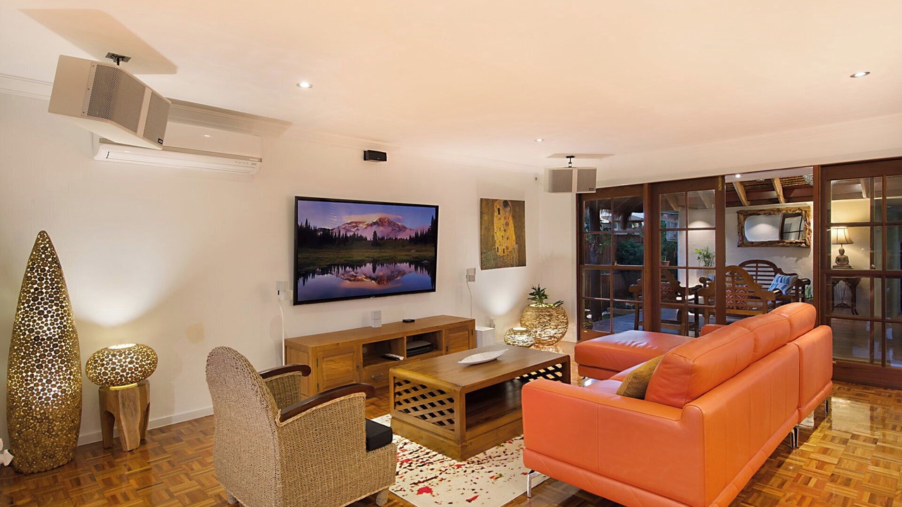 Photo of Livingroom in Broadbeach Waters