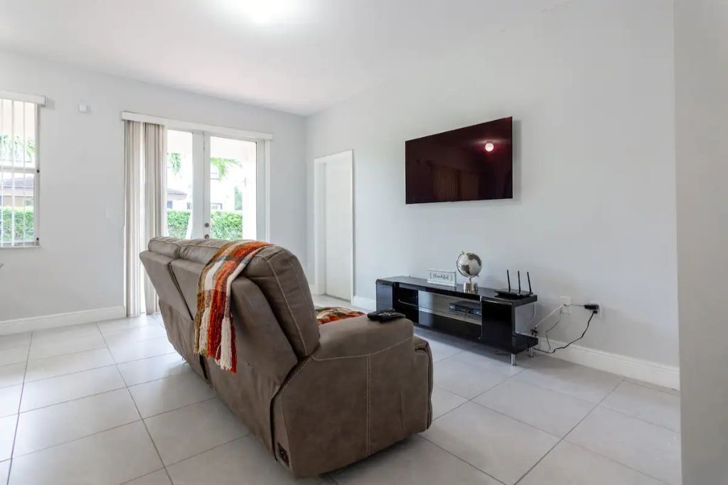 Photo of Livingroom in Ludlam