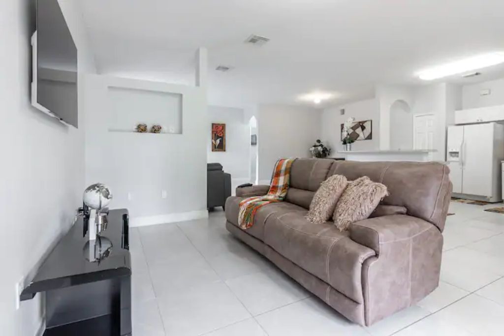 Photo of Livingroom in Ludlam
