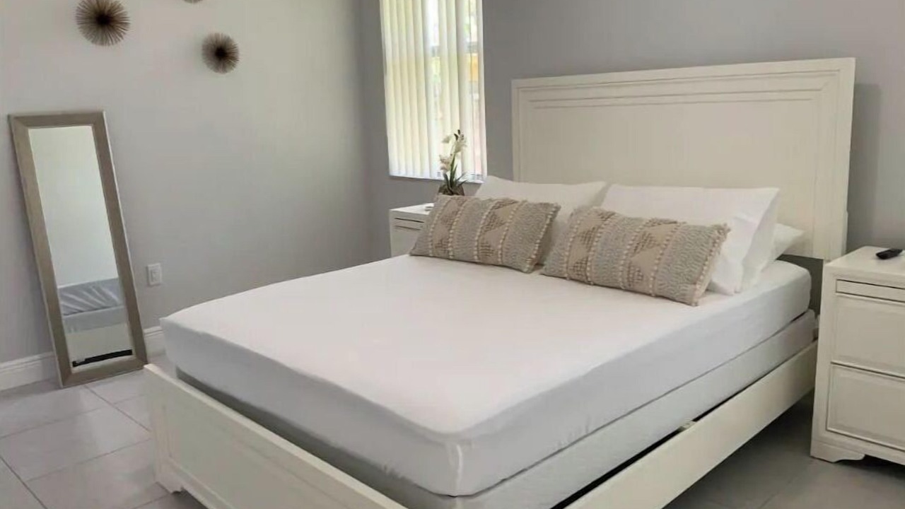 Photo of Bedroom in Ludlam