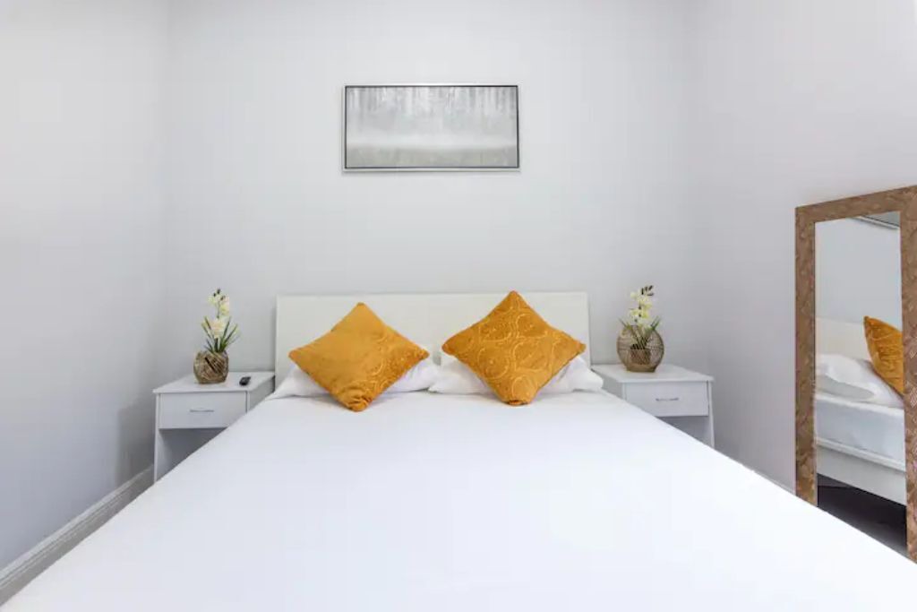 Photo of Bedroom in Ludlam