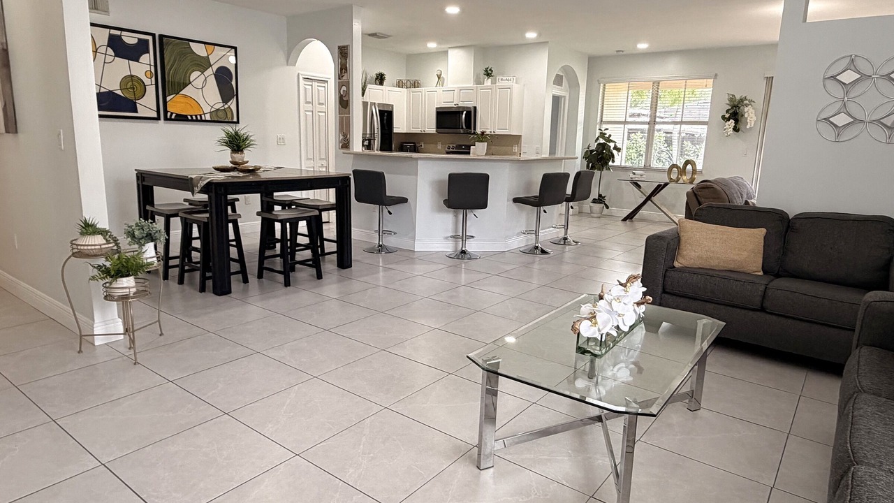 Photo of Livingroom in Ludlam