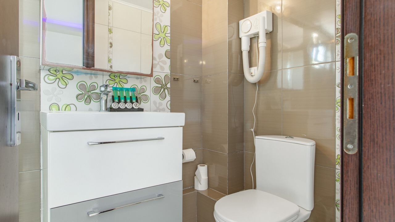 Photo of Bathroom in Alikanas