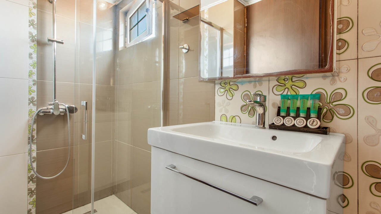 Photo of Bathroom in Alikanas