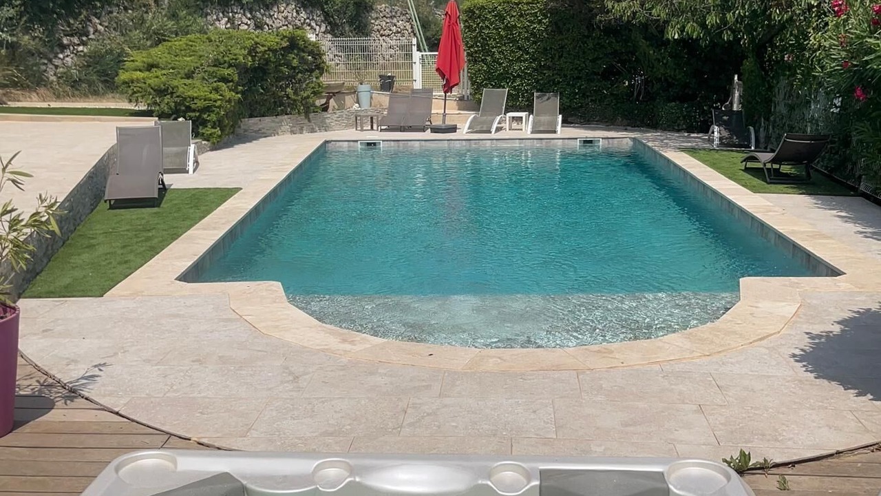 Photo of Outdoor in Auriol