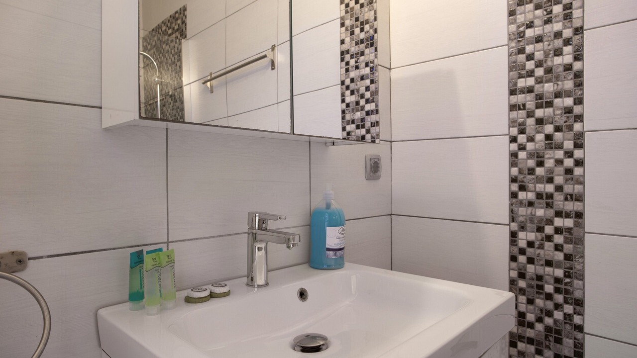 Photo of Bathroom in Alikanas