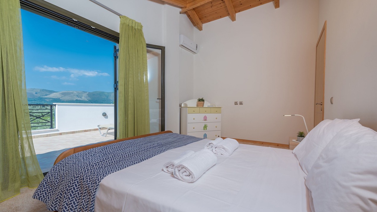 Photo of Bedroom in Neromilos