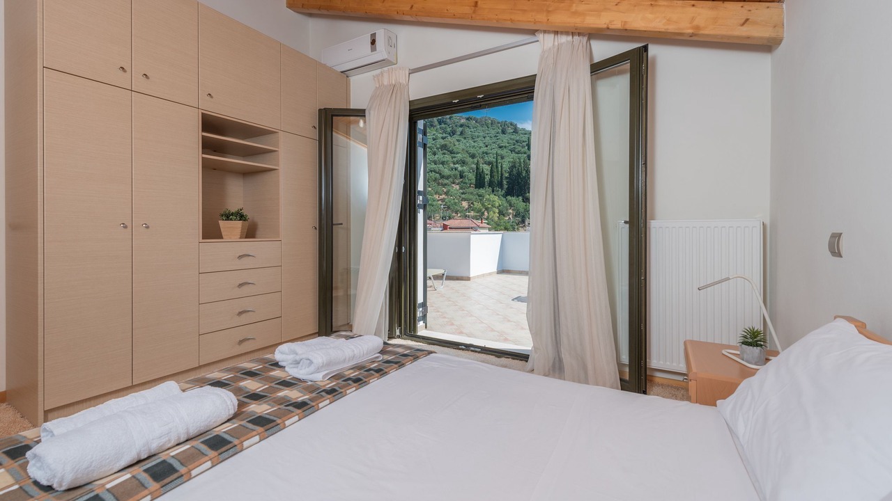 Photo of Bedroom in Neromilos