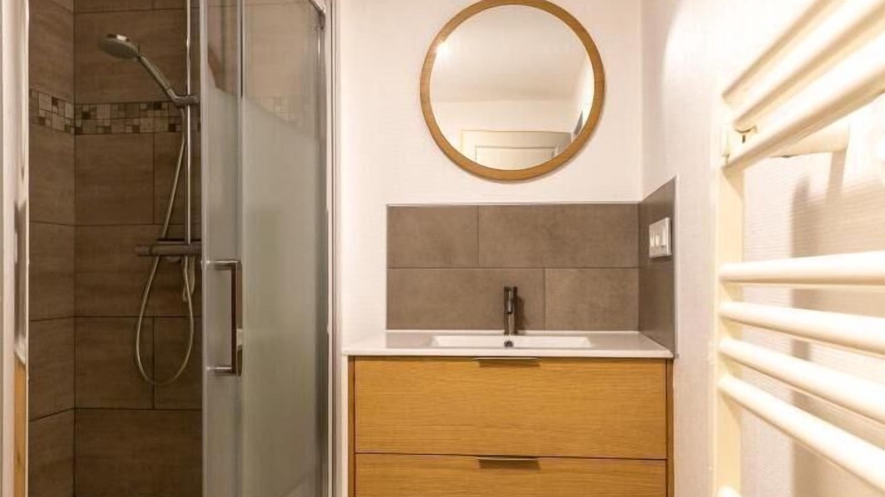 Photo of Bathroom in Charbonnieres-les-Varennes