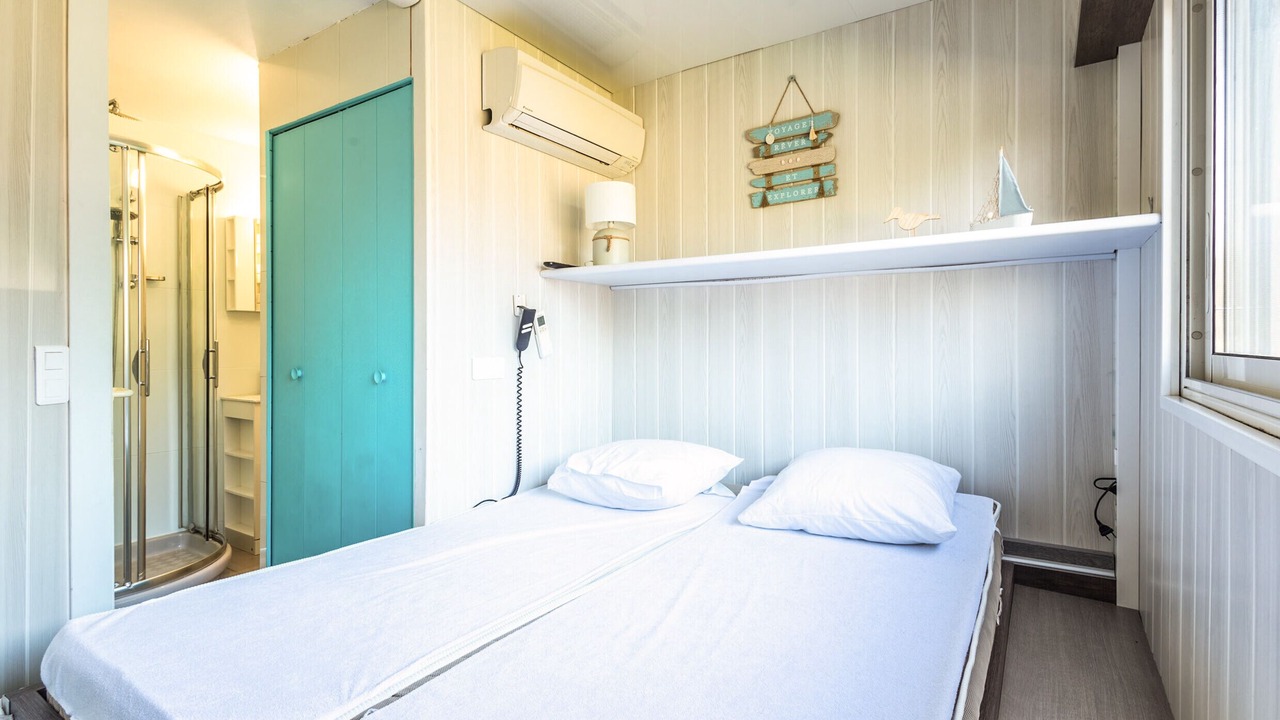 Photo of Bedroom in Mandelieu-la-Napoule Beach