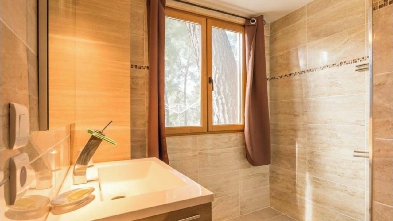 Photo of Bathroom in Le Beausset