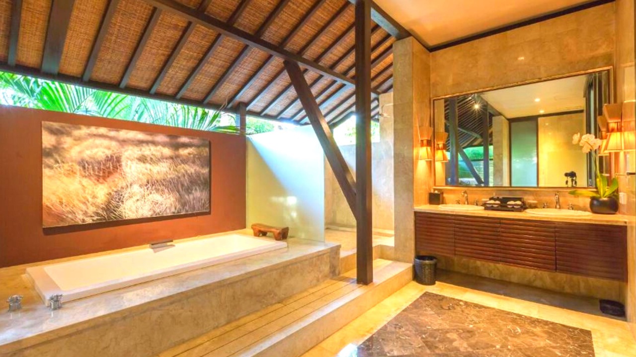 Photo of Bathroom in Petitenget