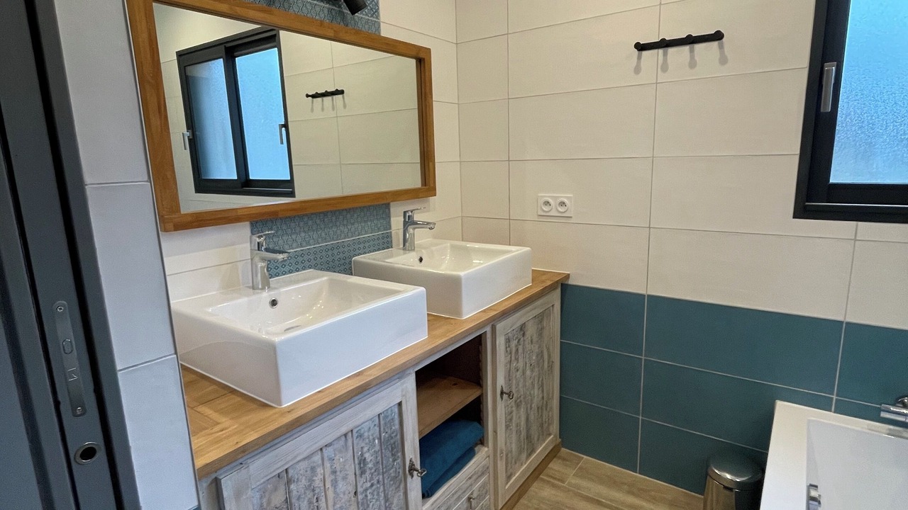 Photo of Bathroom in Meounes-les-Montrieux