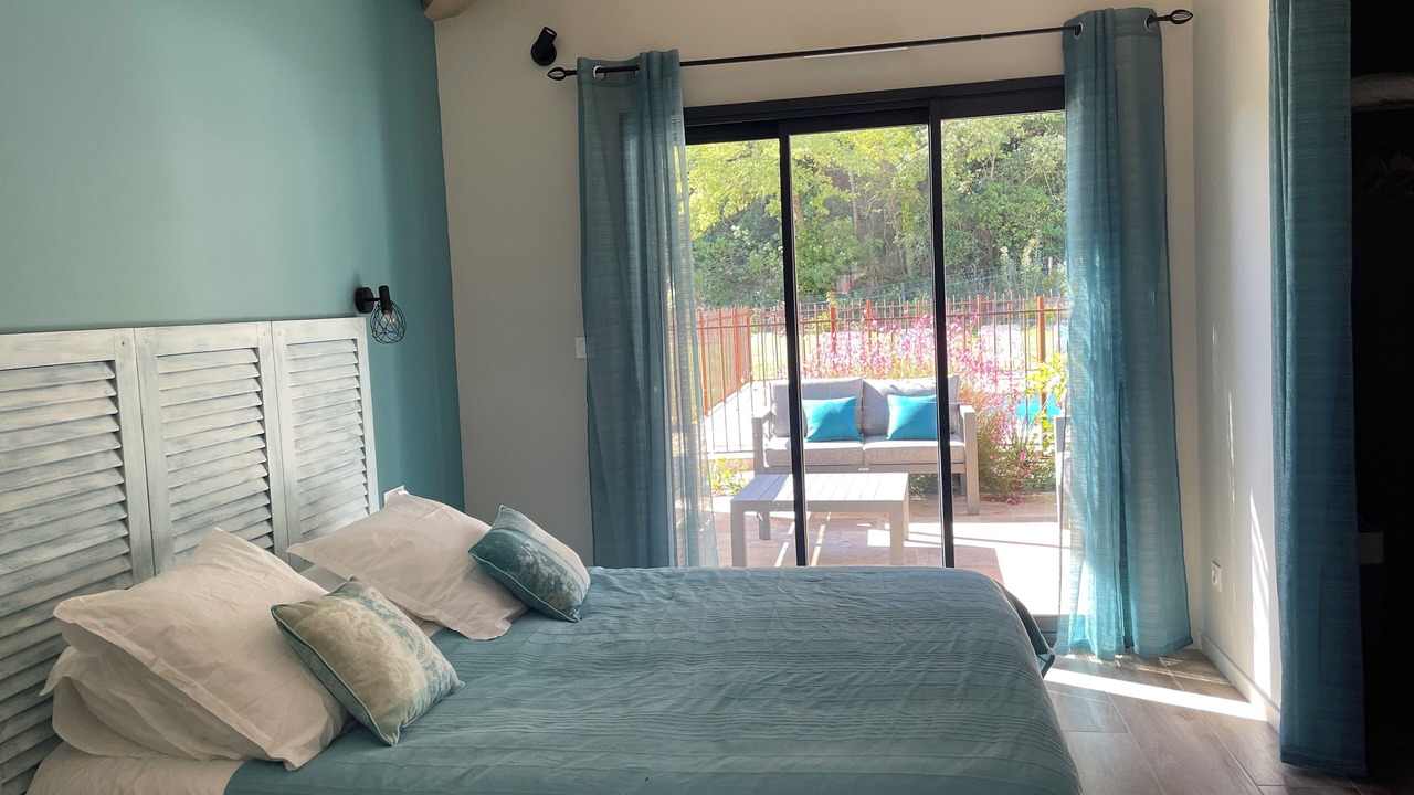 Photo of Bedroom in Meounes-les-Montrieux